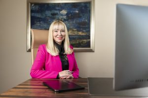 Karmen Darvaš Fister, direktorica Finančne hiše, strokovnjakinja za zavarovanje kredita in finančno načrtovanje.